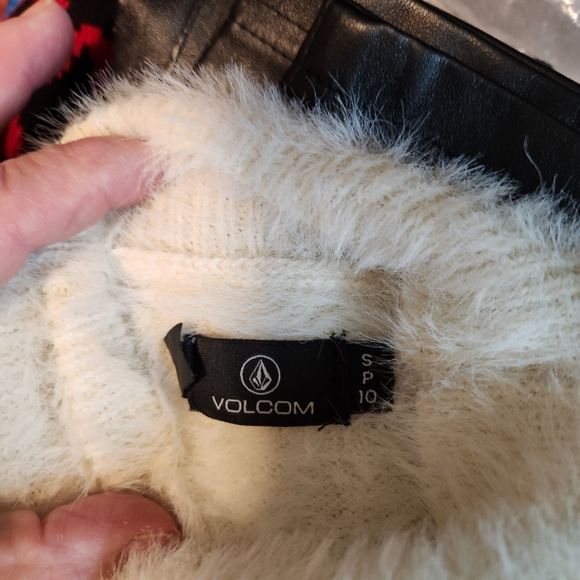 Volcom faux mohair sweater, size SP - Picture 3 of 3